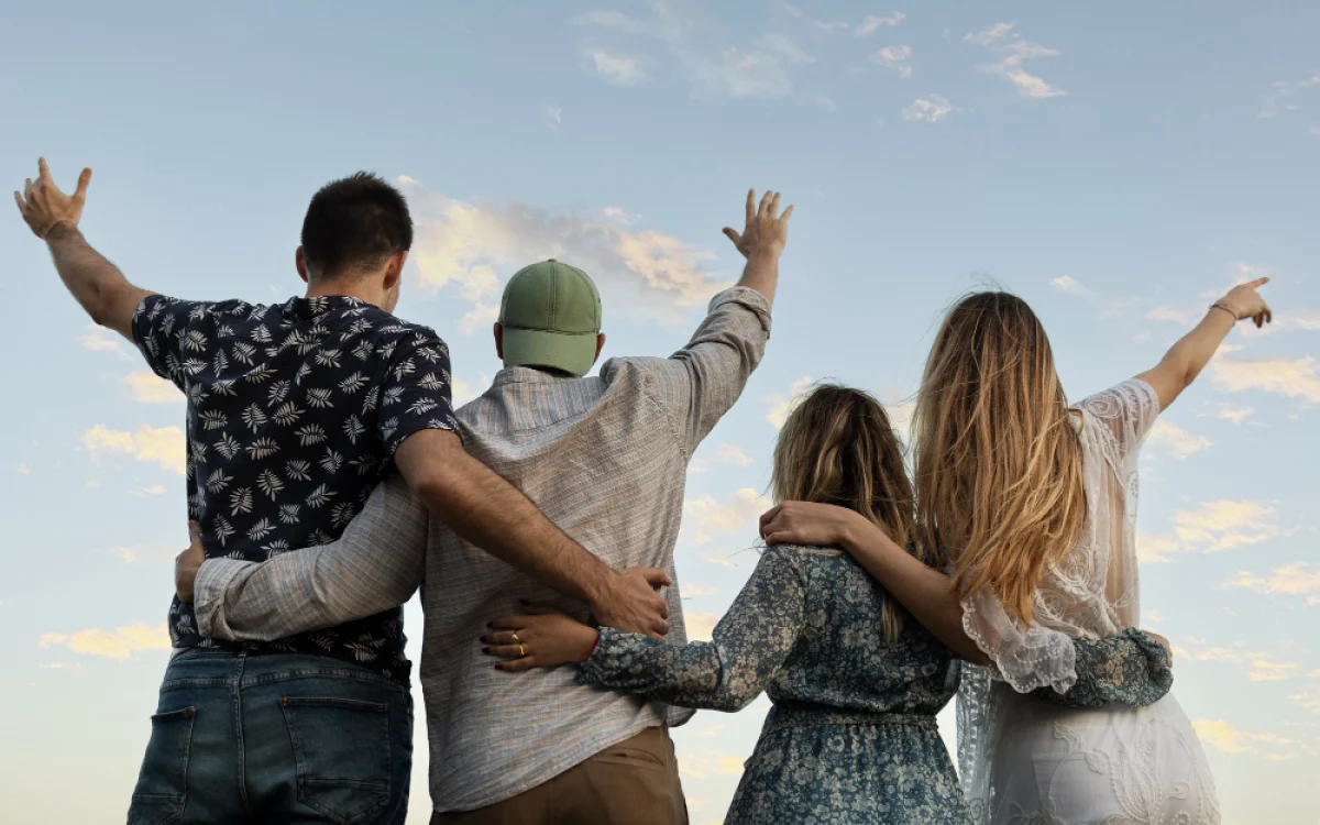 When Did Friends Become Strangers? A Late-20s Reflection